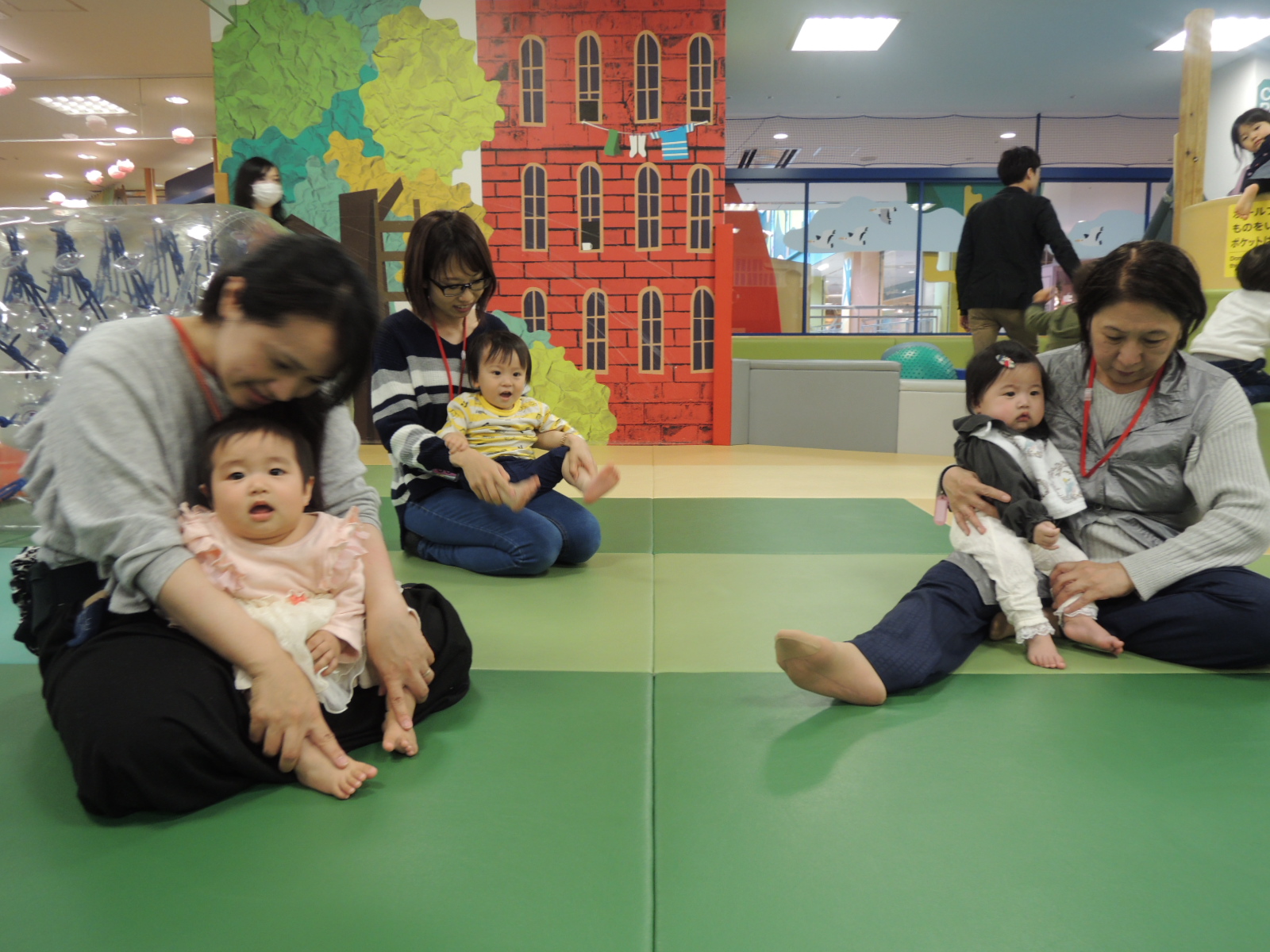 4月17日赤ちゃんの日イベント「手形あそび」のご報告