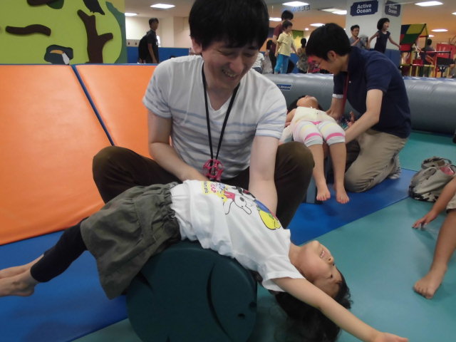 親子でからだ遊びに挑戦！！