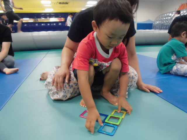 キドキド週末イベント「マグフォーマーであそぼう！」