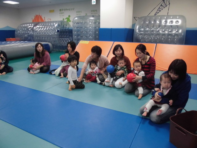ベビーイベント「ボールあそび」