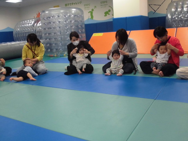 赤ちゃんの日「パラシュートで遊ぼう」のご報告