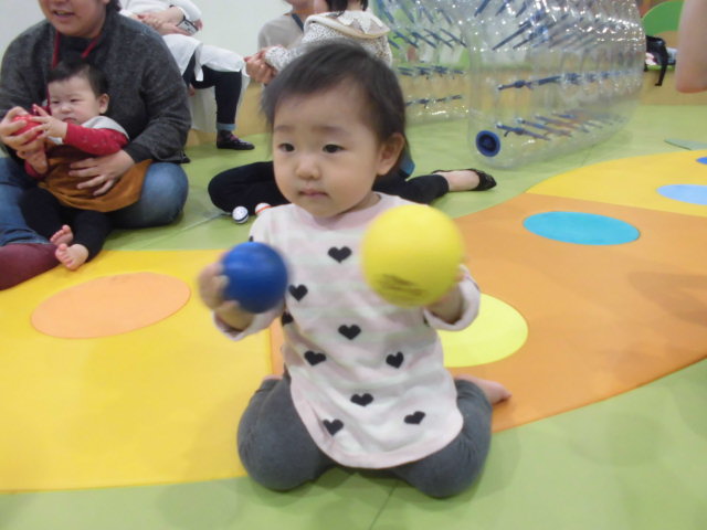 ベビーイベント「ボールあそび」