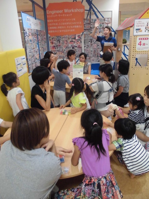 【8月20日(月)・21日(水)イベント報告】●有料イベント「アイロンビーズで夏の思い出フォトスタンド作り」