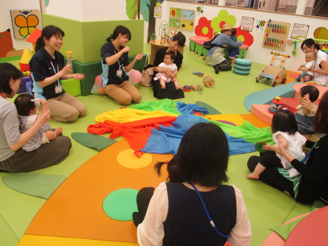 ベビーイベント「パラシュートであそぼう」のご報告♪