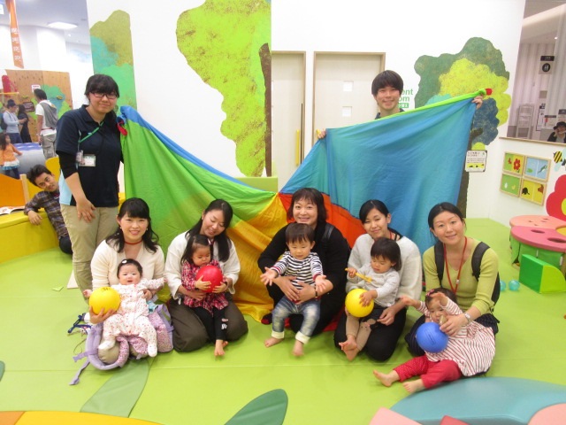 赤ちゃんの日♪ボールであそぼう