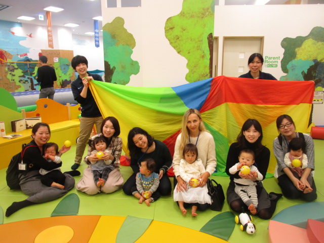 赤ちゃんの日♪パラバルーンであそぼう！