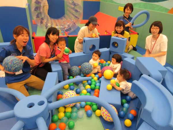 赤ちゃんの日♪ブロックであそぼう　