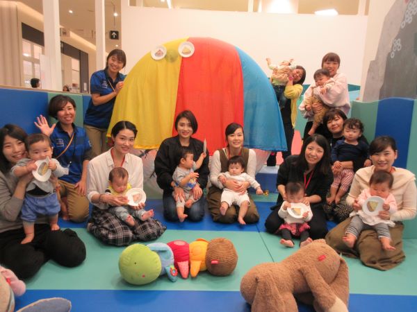 赤ちゃんイベント♪パラバルーンであそぼう