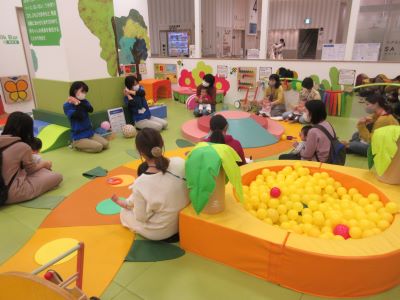 赤ちゃんイベント♪ボールで遊ぼう
