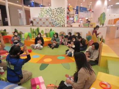 赤ちゃんイベント♪ボールで遊ぼう
