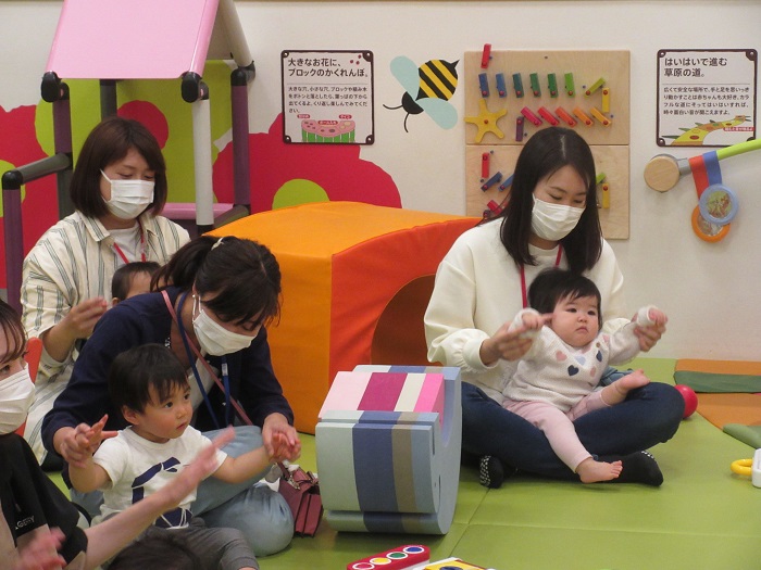 赤ちゃんイベント♪パラバルーンであそぼう