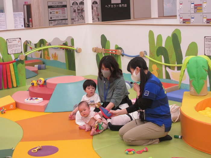赤ちゃんイベント♪ボールで遊ぼう