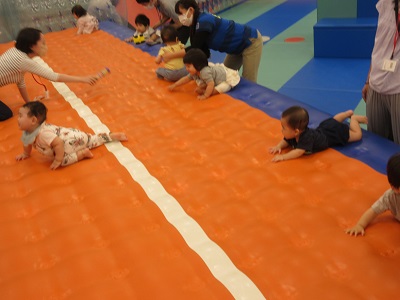赤ちゃんイベント♪ハイハイレース