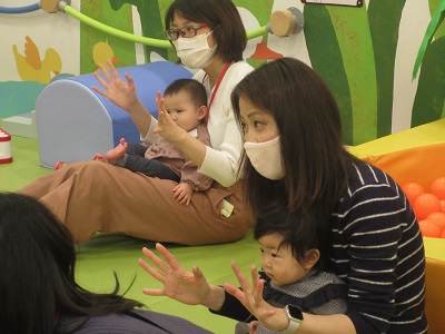 赤ちゃんイベント♪　パラバルーンであそぼう　