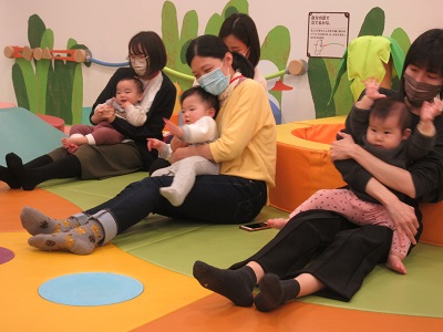 赤ちゃんイベント♪　パラバルーンであそぼう　