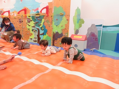 赤ちゃんイベント♪ ひなまつりハイハイレース♪