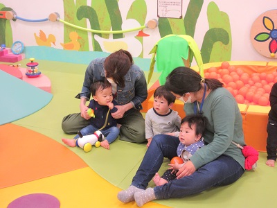 赤ちゃんイベント♪　ボールであそぼう