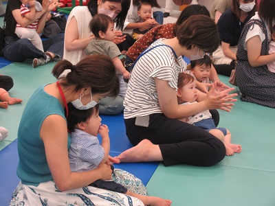 赤ちゃんイベント♪ 　ひまわりハイハイレース🌻