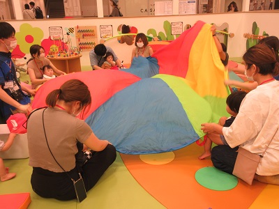 赤ちゃんイベント♪　パラバルーンであそぼう　