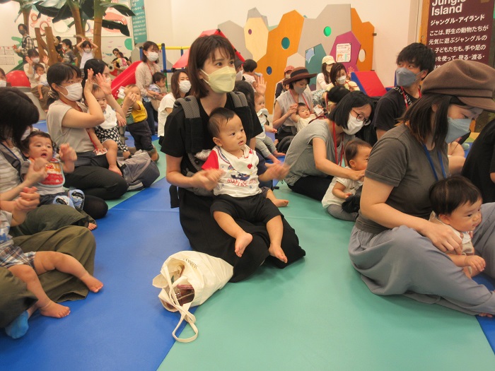 赤ちゃんイベント♪ 　うんどうかいハイハイレース