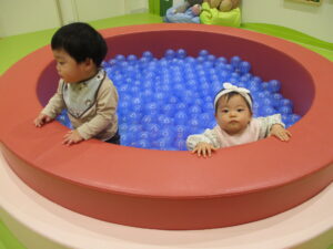 赤ちゃんはキドキドで遊べるの？