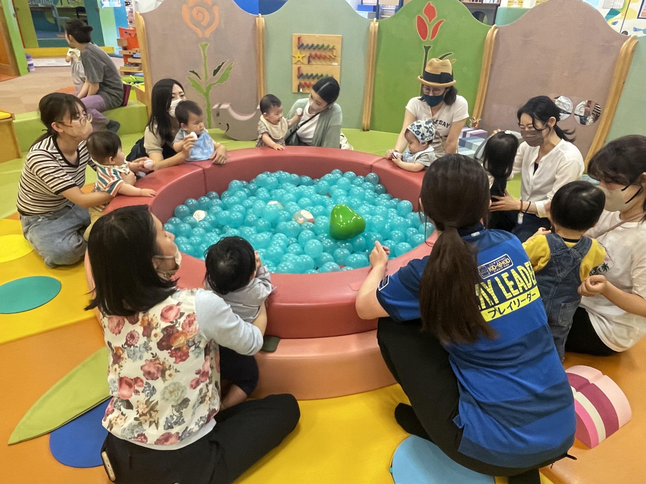 ベビーイベント「音あそび」の様子♪
