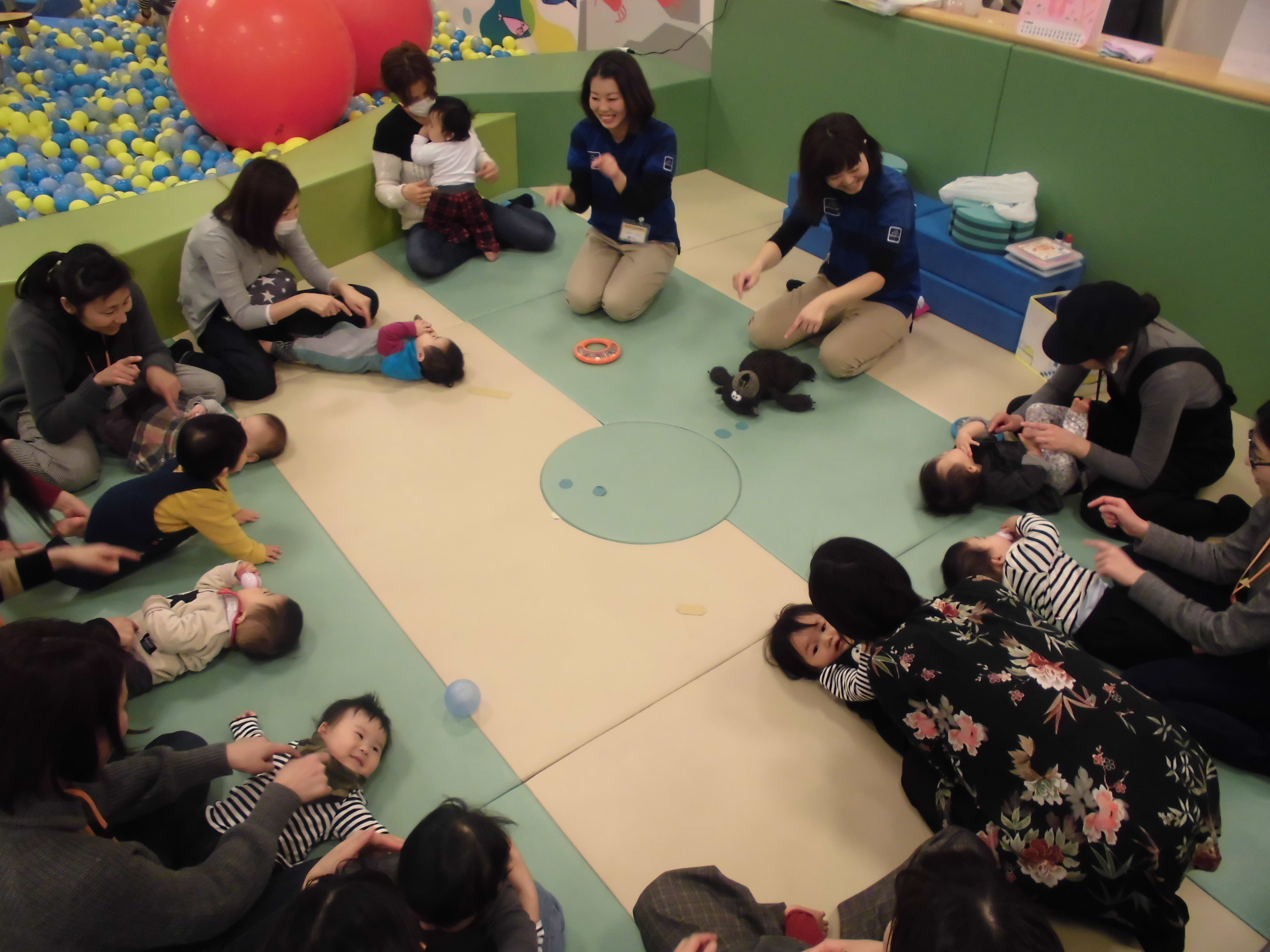 ☆ベビーイベント／足型で３月のカレンダー作り☆