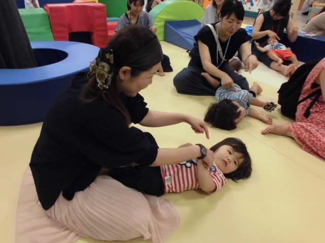父の日イベント　足型でメッセージカードをつくろう！
