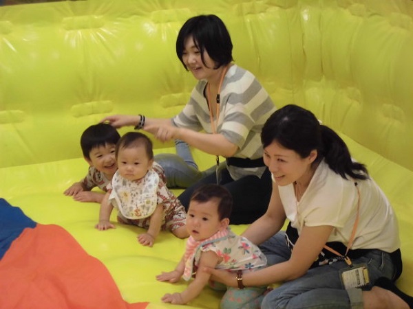 進もう！くぐろう！ベビちゃんズ～ハイハイレース～