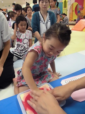 ☆親子で手形のカレンダーづくり☆