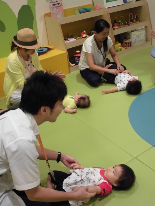 ☆手形で10月のカレンダー作り☆