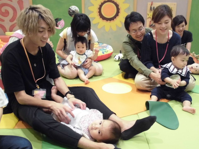 手形で11月のカレンダーづくり☆