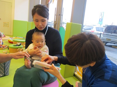 12/6　赤ちゃんの日　手形・足形イベントを行いました☆