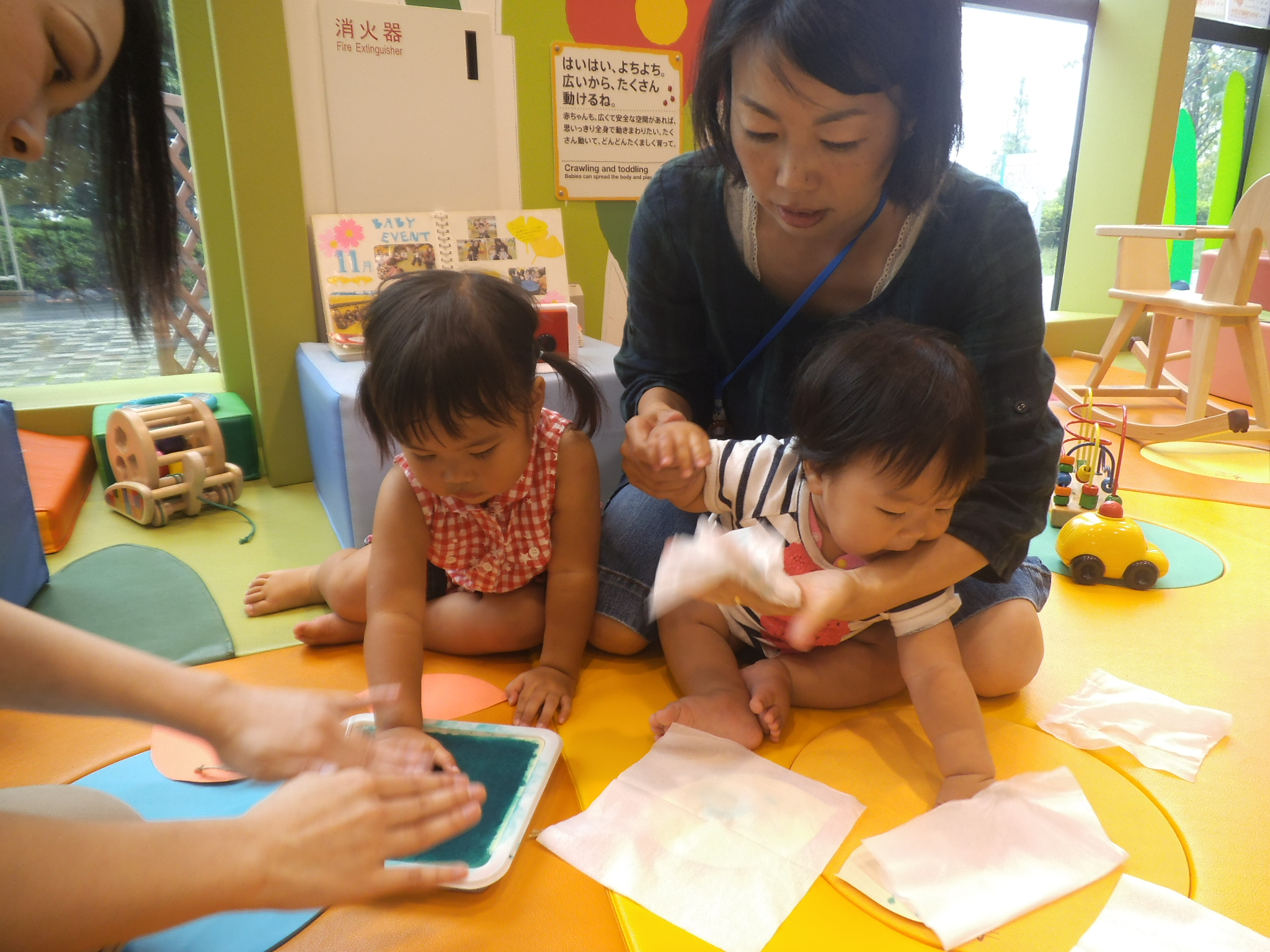 赤ちゃんの日『秋の手形あそび』