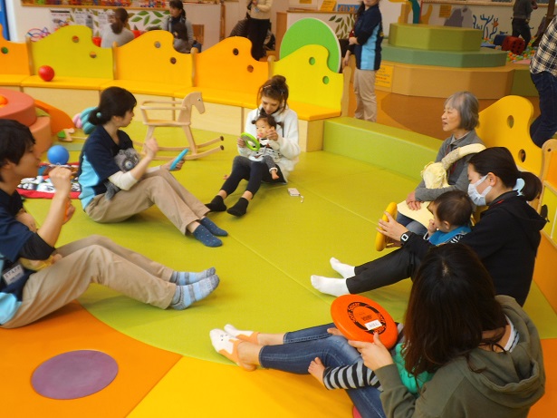 赤ちゃんの日「ふれあいあそび」