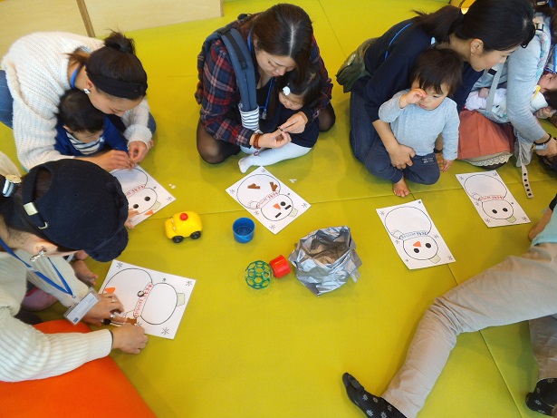 赤ちゃんの日「手形あそび」