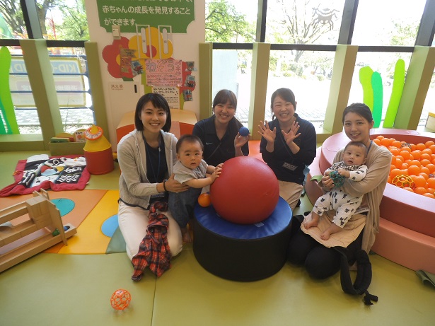 赤ちゃんの日「ボールあそび」