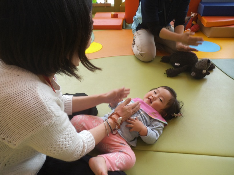 赤ちゃんの日「ふれあいあそび」