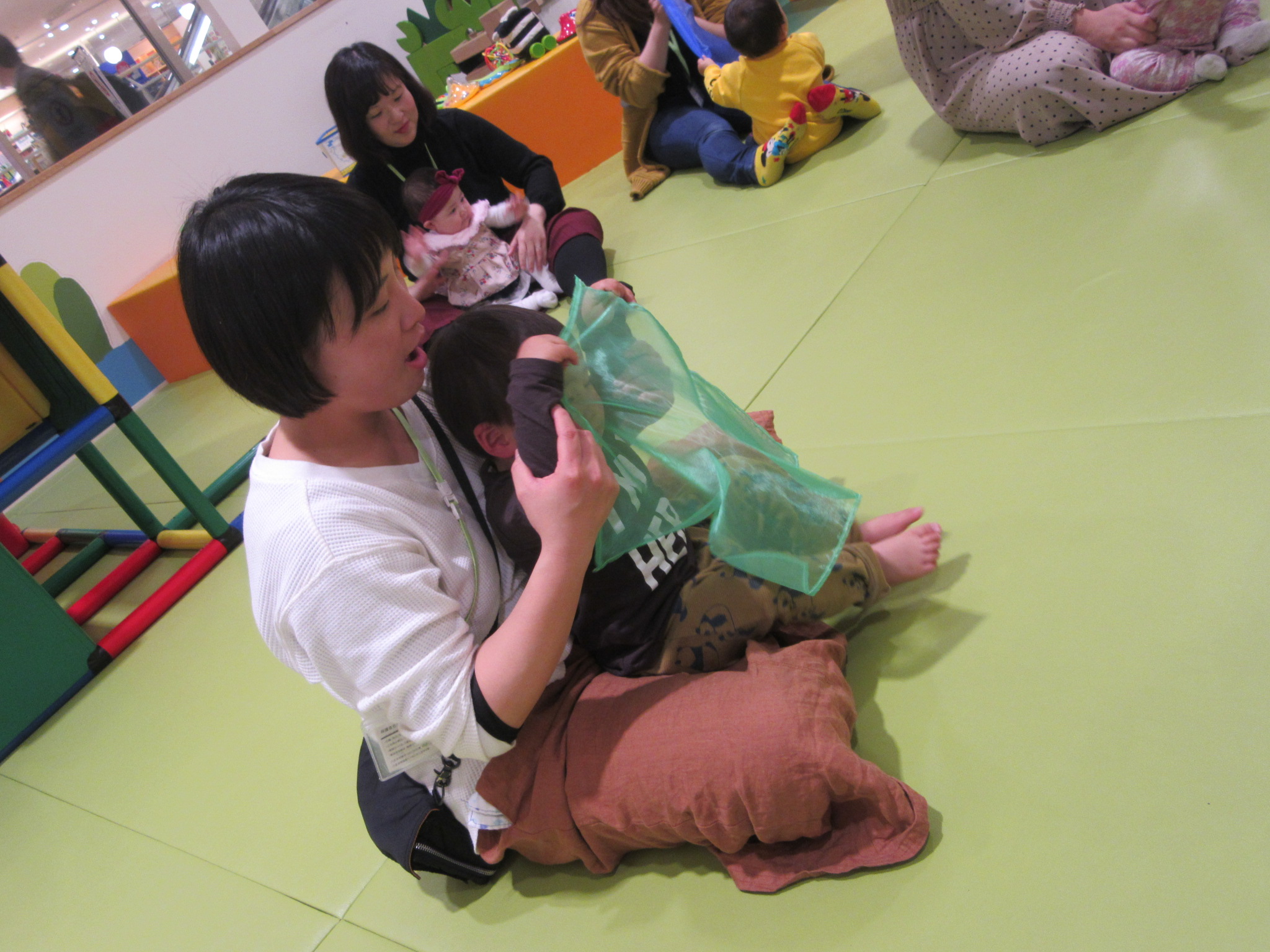 大きな布であそぼうイベントしました！