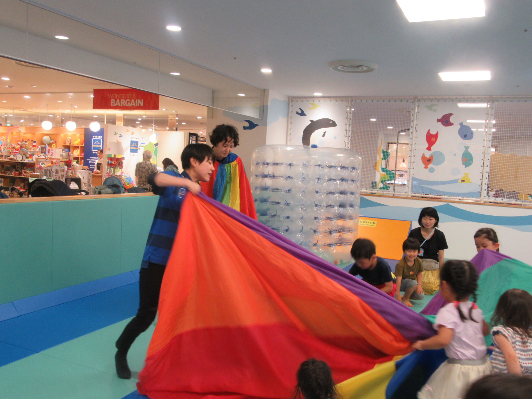 夏休み特別イベント「あそびながら発見！大きさ・色・かたち」